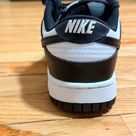NIKE Dunk Low - Picture 4 of 4